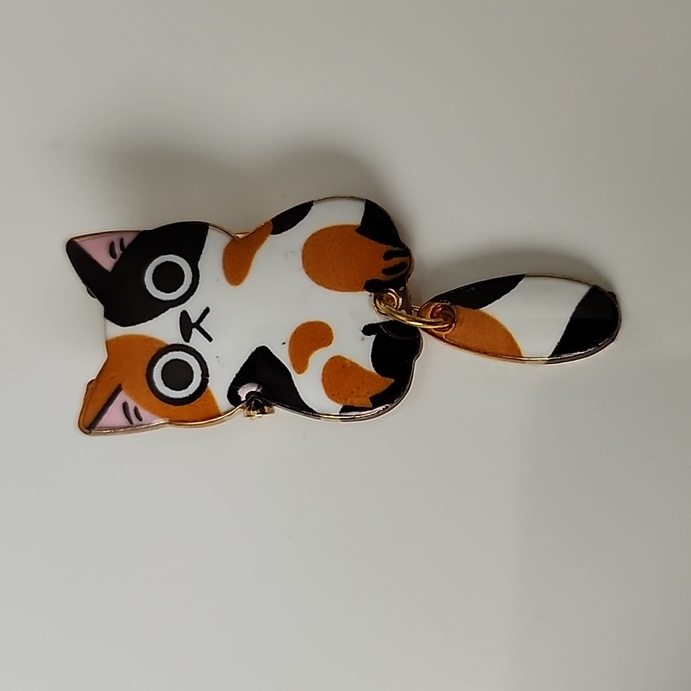 CALICO CAT PIN brooch Dangle Tail Pull